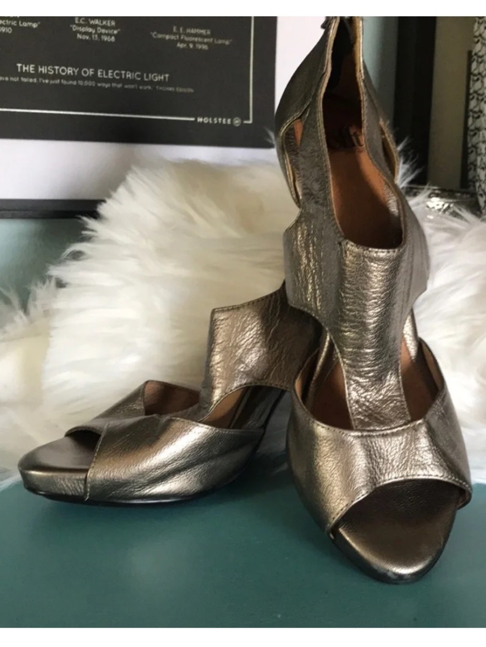 Sofft metallic strappy heeled open toe sandal size 10